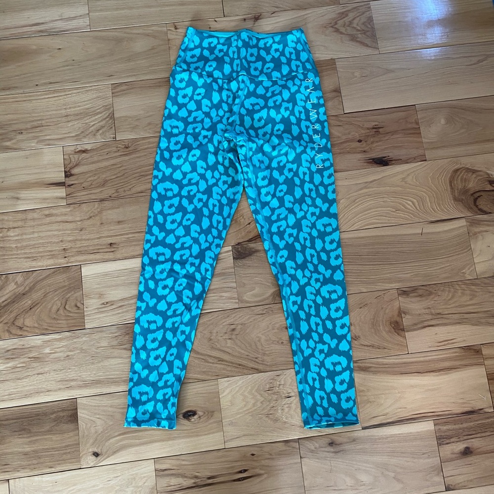 Ryderwear animal scrunch butt leggings, S